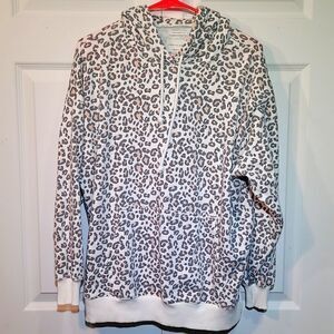 𝅺AMERICAN Eagle Animal Print Amazingly Soft Jeggings Fit Hoodie Sweater